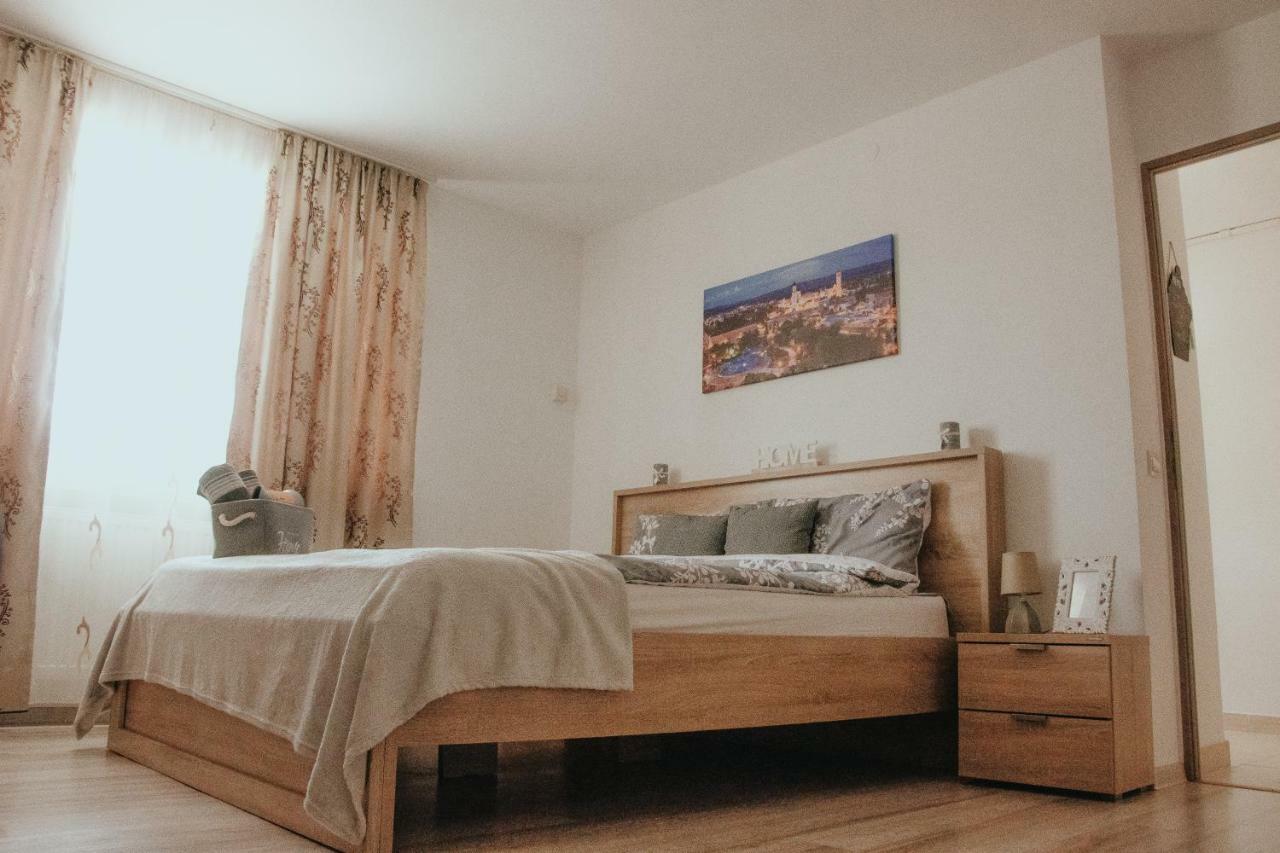 Apartament 1 Decembrie Lägenhet Alba Iulia Exteriör bild